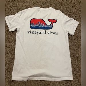 Men’s white vineyard vines T-shirt